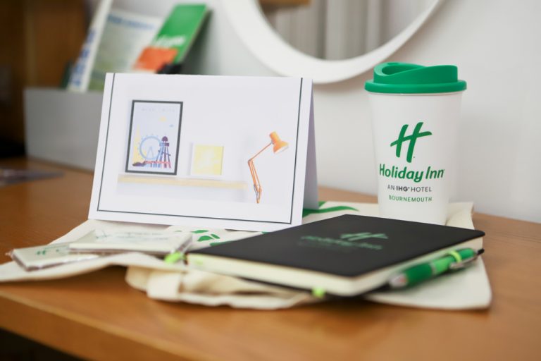 HolidayInnLaunch_09